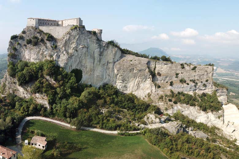 Visit the Fortress of San Leo!