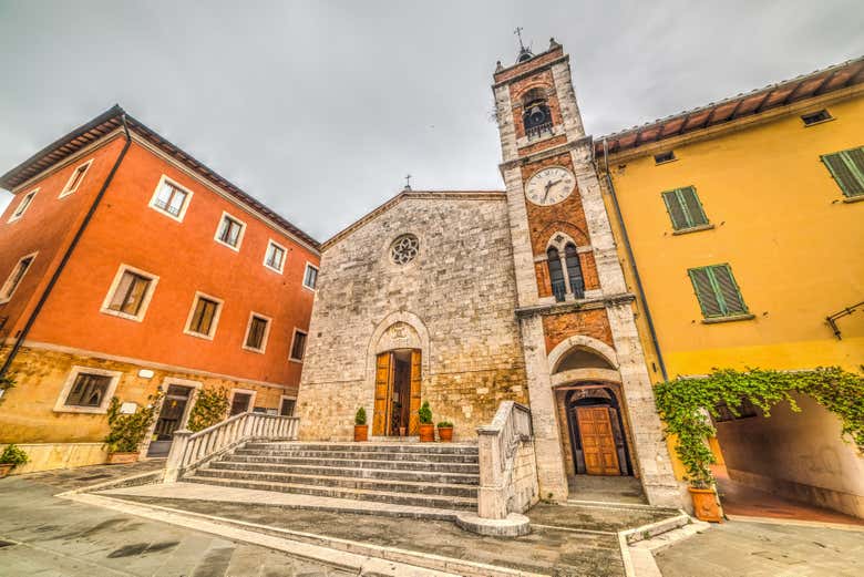 Admiring the Church of San Francesco in San Quirico d’Orcia