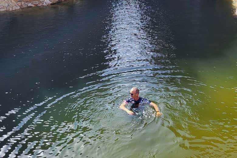 Baignade dans les piscines naturelles