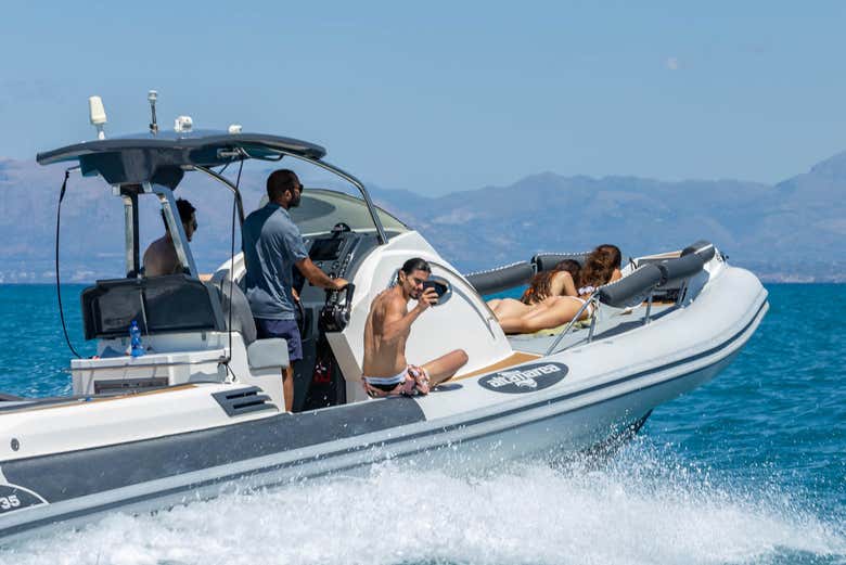 Tomando una foto a bordo del barco