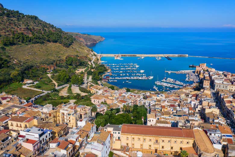 Vista aérea del puerto de Castellammare del Golfo