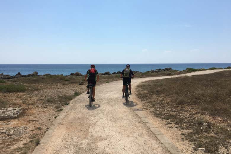 Explorez les paysages du cap Leuca à vélo