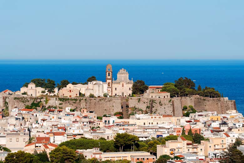 Vue panoramique sur le centre historique de Lipari