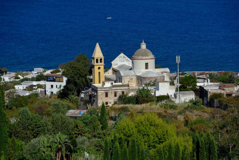 Vue aérienne sur le village de Stromboli