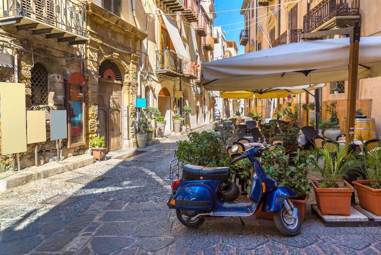 Passeggiando per le strade del centro storico di Cefalù