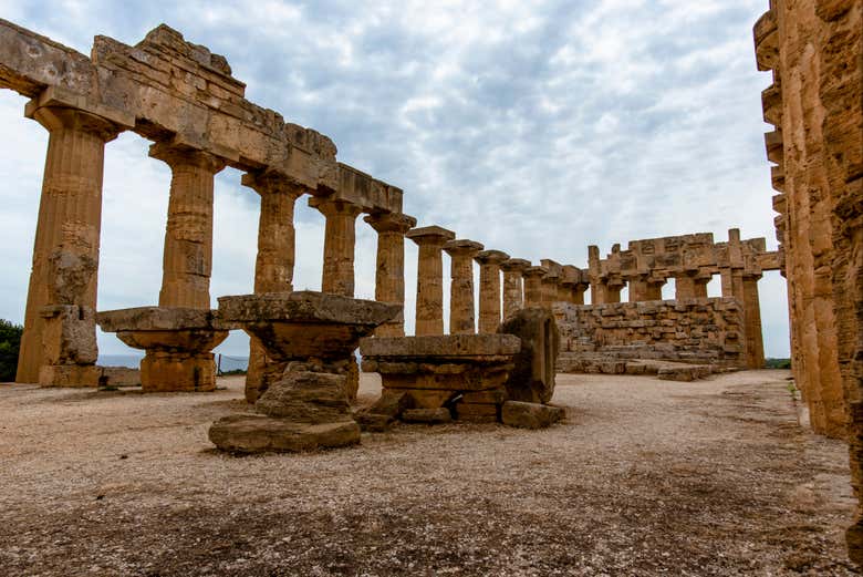 Exploring Selinunte's Greek temples