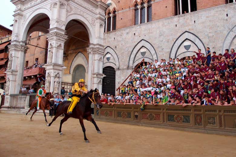 Compitiendo en el Palio de Siena