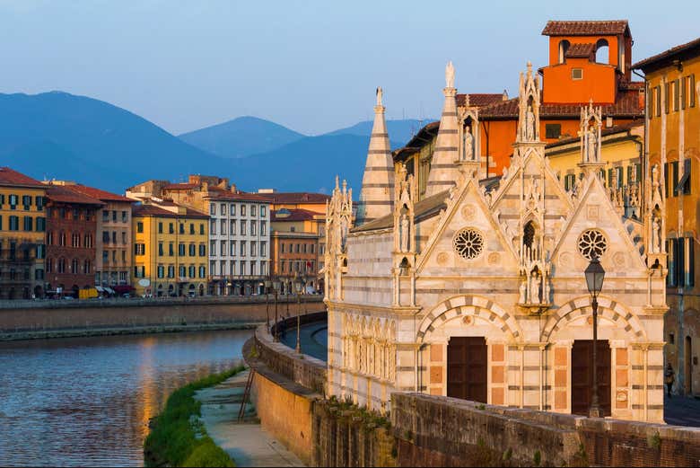 Igreja de Santa Maria della Spina às margens do rio Arno