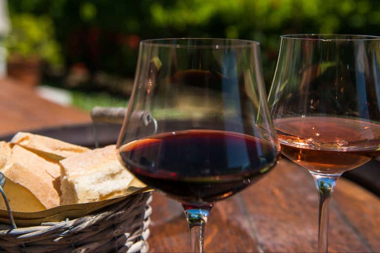 Assaggeremo diversi vini locali