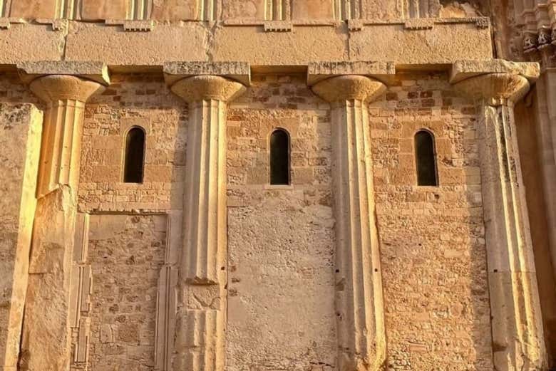 Dettaglio del tempio con le sue colonne