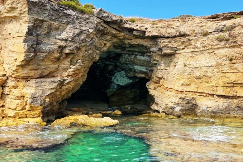 Gruta de la costa de Siracusa
