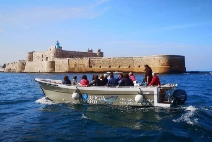 Veremos los monumentos de Siracusa desde el barco