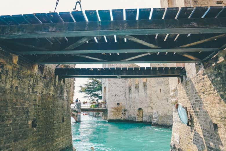 Pont en bois dans Sirmione