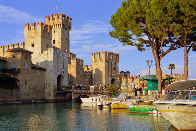 Contemplando o Castelo Scaligero