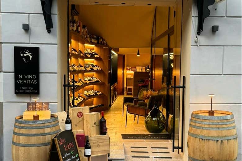 Na Vino Veritas, uma das vinotecas mais famosas de Sorrento