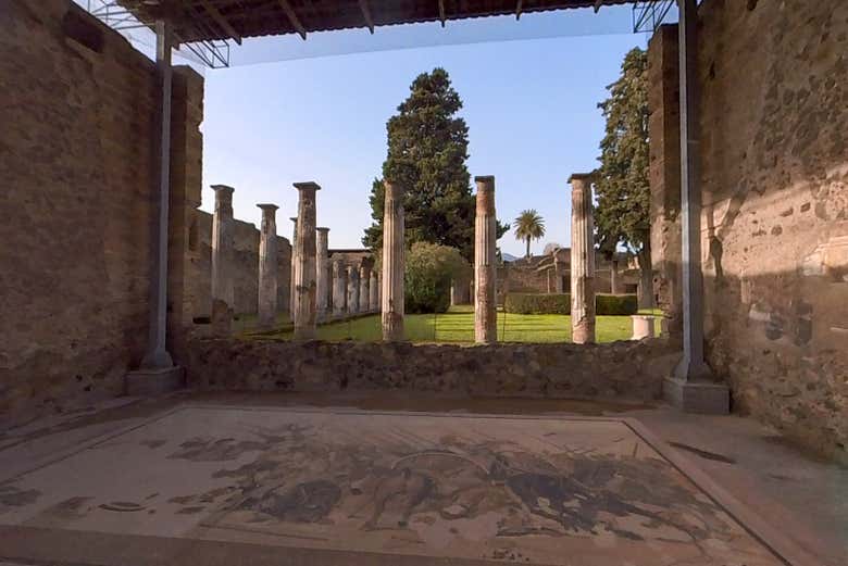 Antiguas columnas de Pompeya