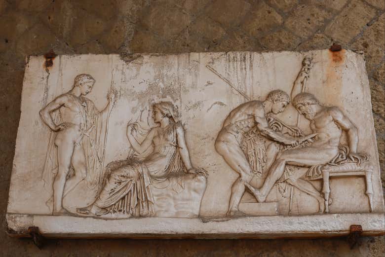Relevo de mármore encontrado em Herculano