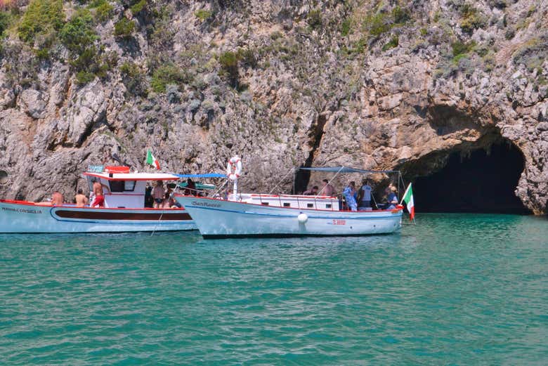 Entrada das grutas marinhas