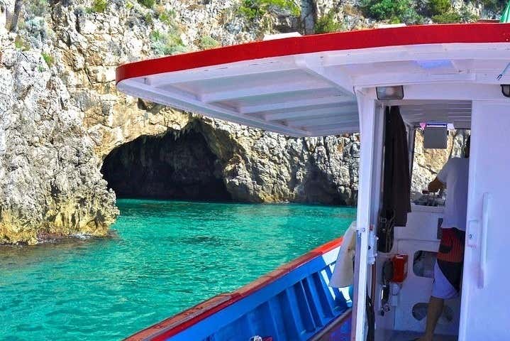 Águas turquesa da Riviera de Ulisses