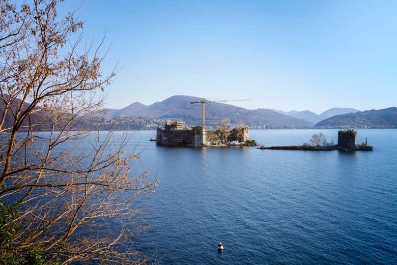 Admiring the castles of Cannero