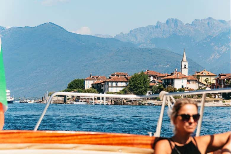 A bordo con le isole Borromee sullo sfondo
