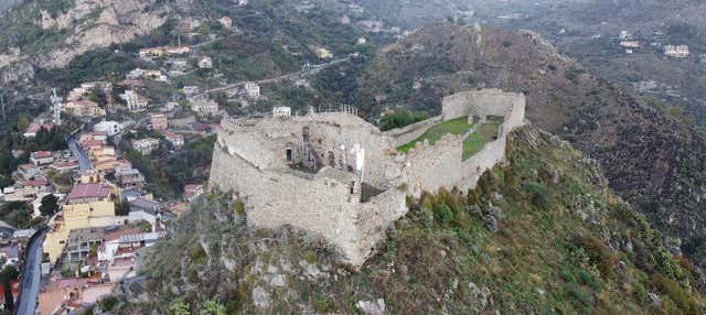 Entrada al castillo de Taormina con audioguía