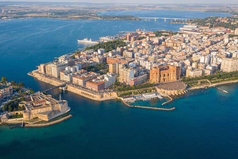 Vista aerea di Taranto