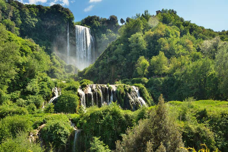 Ammirando la maestosità delle cascate