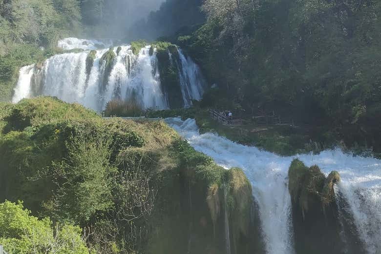 Admirando las cascadas
