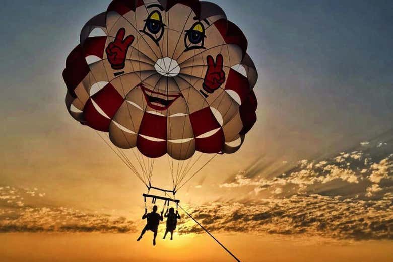 Divertirsi con il parasailing