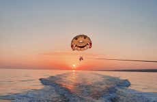 Parasailing a Torre Vado