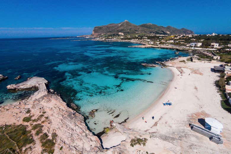 Praias nas ilhas Égadas