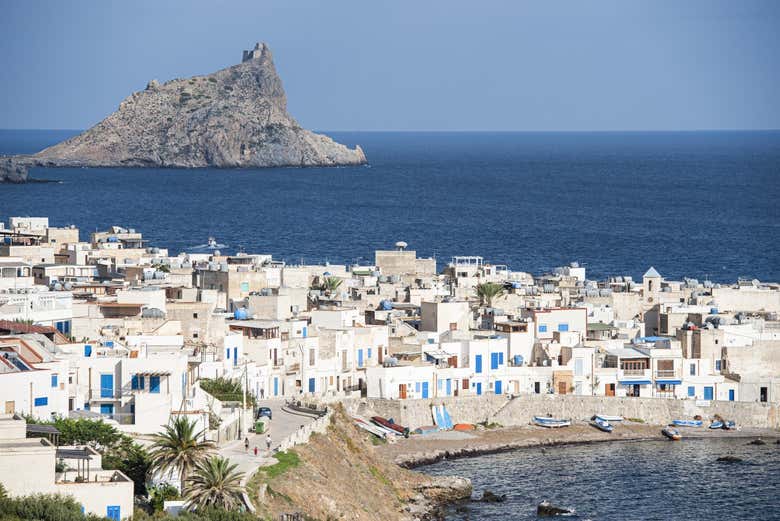 Pueblo de casas blancas en Marettimo