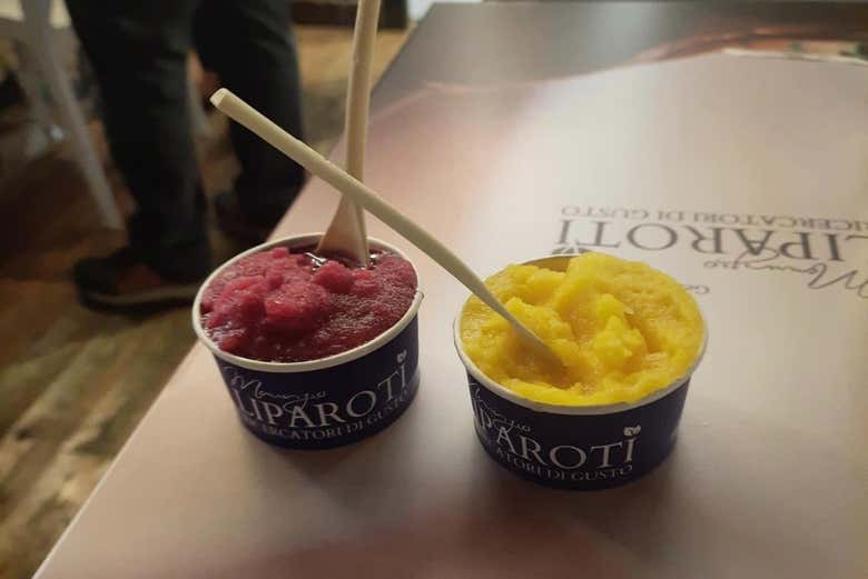 Experimentando dois deliciosos sorvetes em Trapani