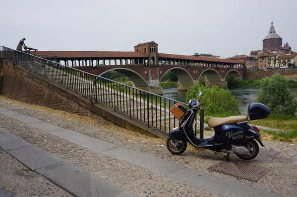 Vespa Rental in Travacò Siccomario