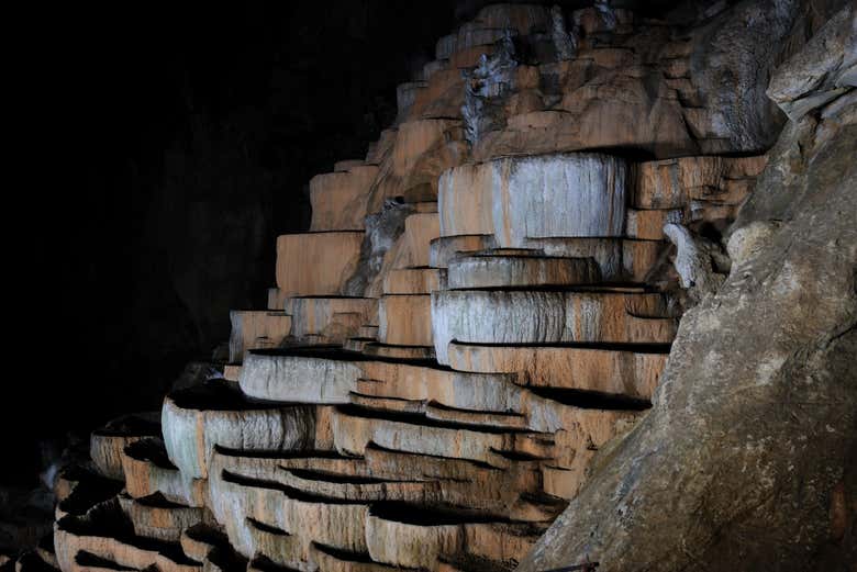 Formaciones rocosas en el interior de la cueva