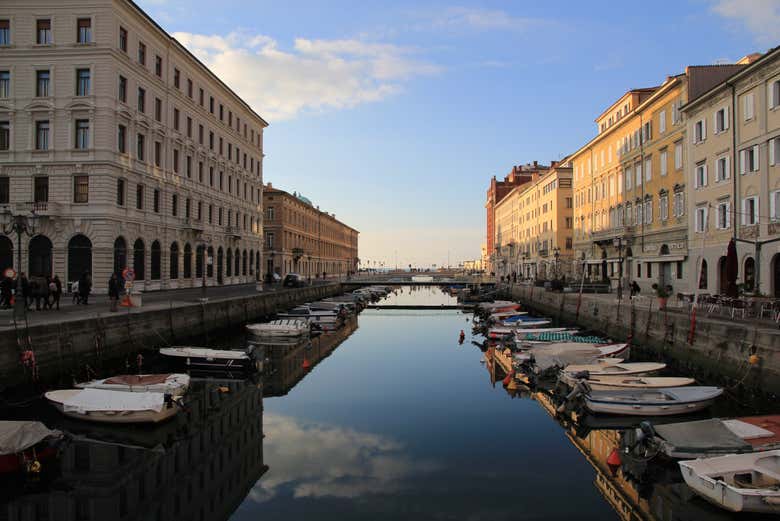 Vistas do canal de Trieste