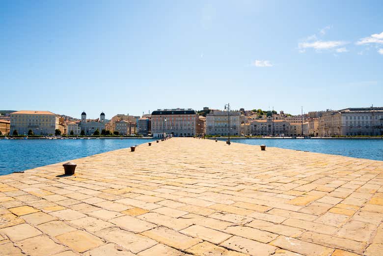 La vista dal Molo Audace