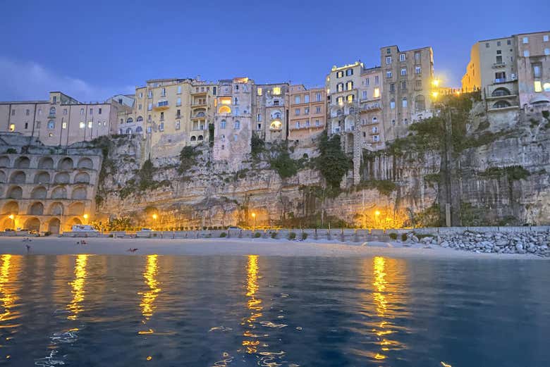 Paisaje de Tropea iluminado