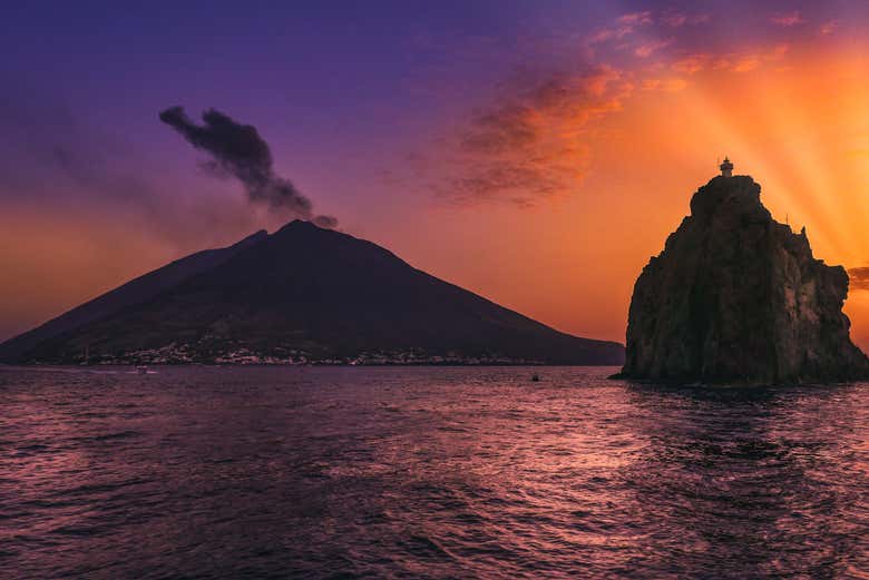 Stromboli au coucher du soleil
