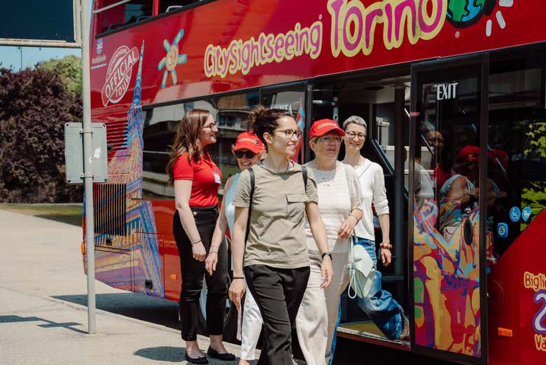 Listas para conocer Turín a bordo del autobús
