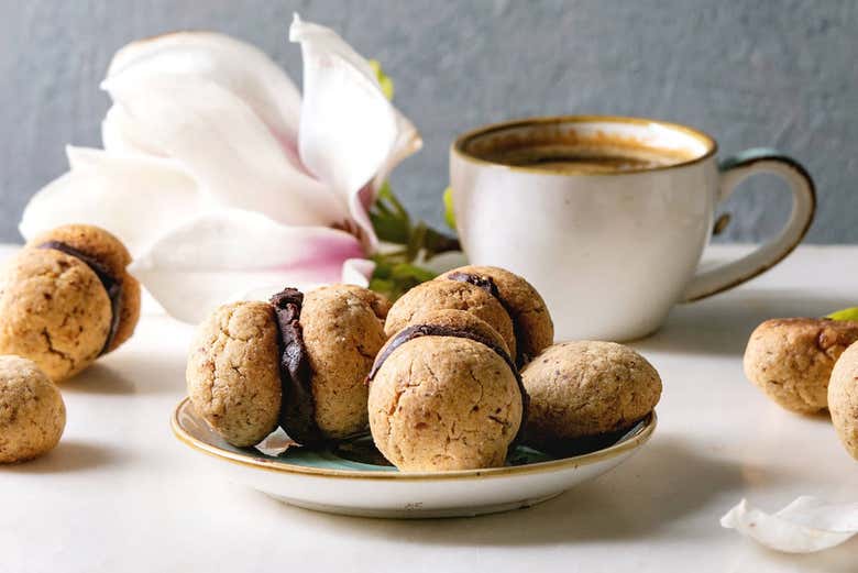 Un café accompagné de baci di dama