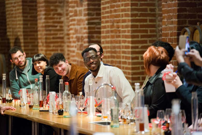 I partecipanti creano il loro vermouth personalizzato