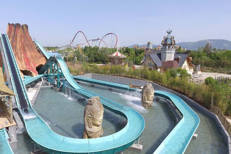 L'un des manèges aquatiques du parc d'attractions MagicLand