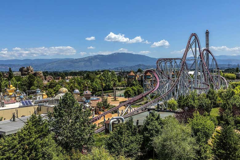 ¡Bienvenidos a MagicLand Amusement Park!