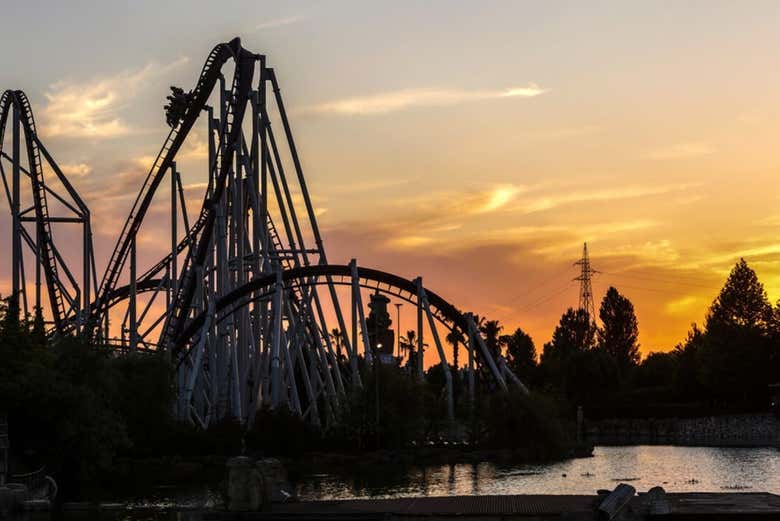 Coucher de soleil au parc d'attractions