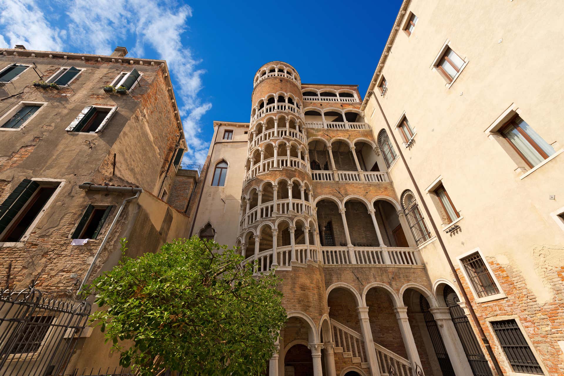 Ingresso da escadaria do palácio Contarini del Bovolo