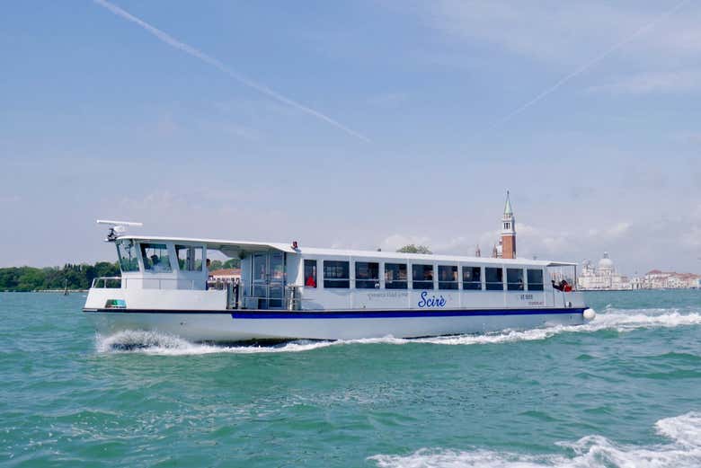 Barco en el que se realiza la excursión