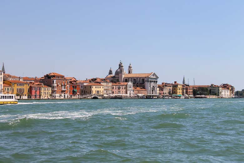 Navigando lungo il Canale della Giudecca