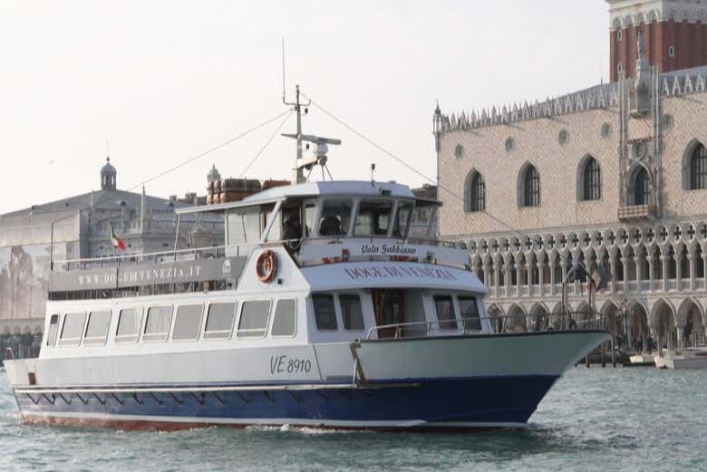 The boat sailing through the waters of Venice before sunset.